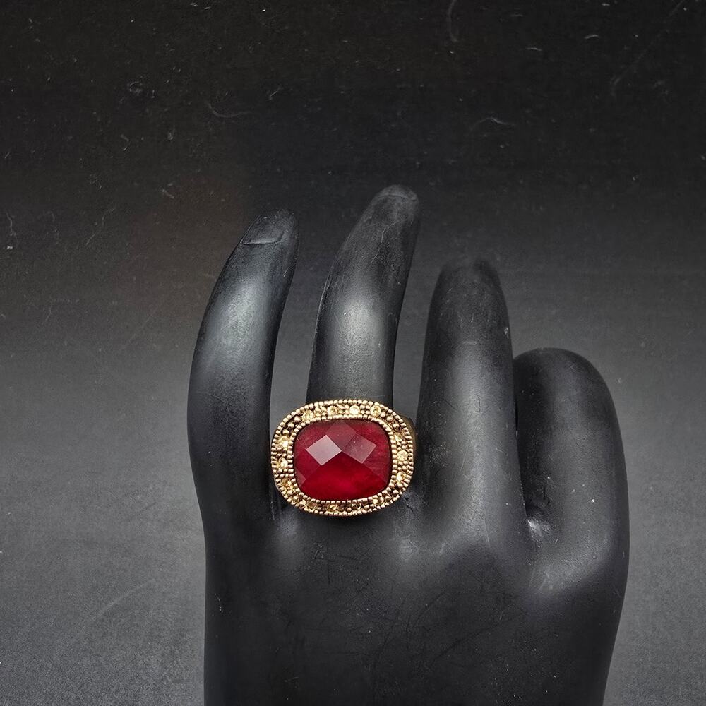 Liz Claiborne Red Rhinestone Ring Gold tone Size 6.5